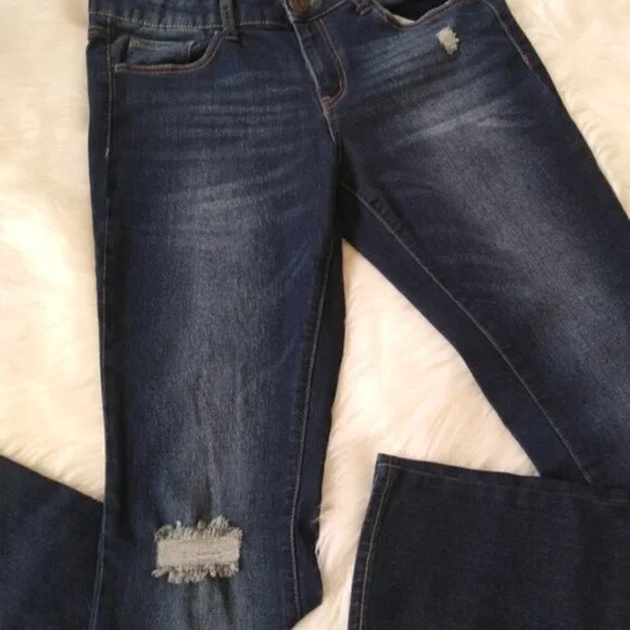 EUC So Dark Wash Distressed Skinny Jeans - Picture 4 of 13